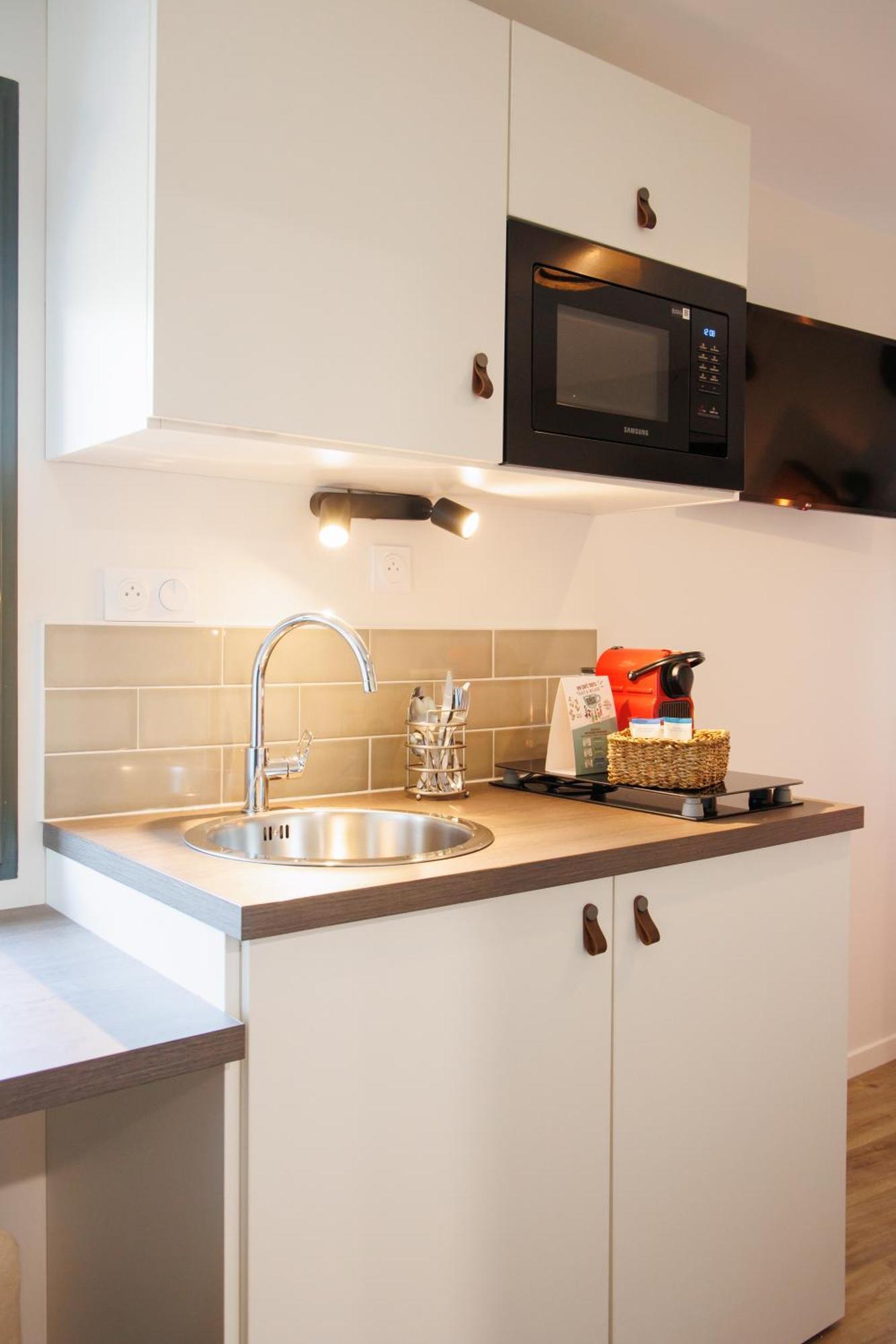 Appart'Hotel Le Corot - Acces Autonome - Saint-Junien Centre Bagian luar foto