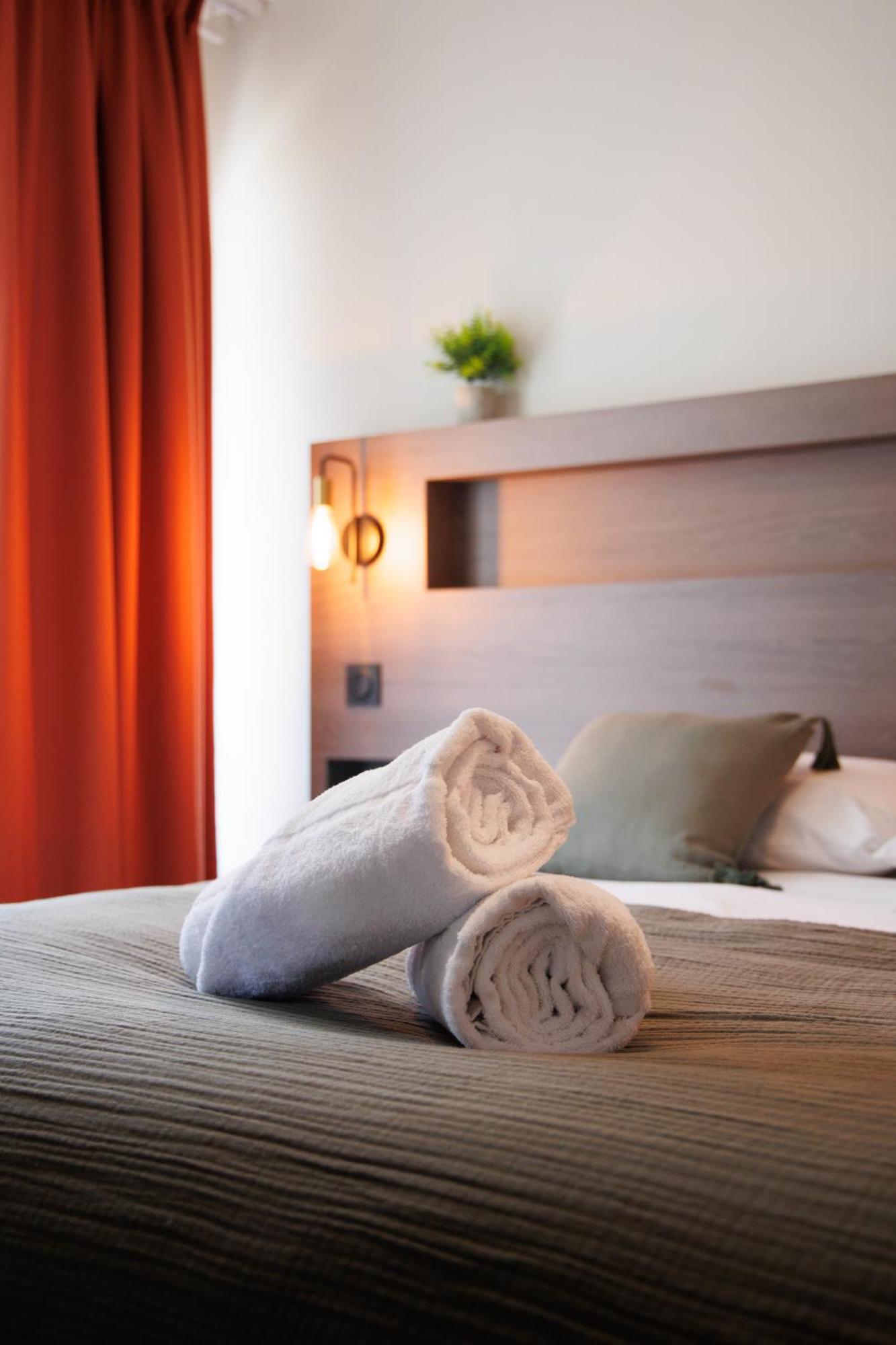 Appart'Hotel Le Corot - Acces Autonome - Saint-Junien Centre Bagian luar foto