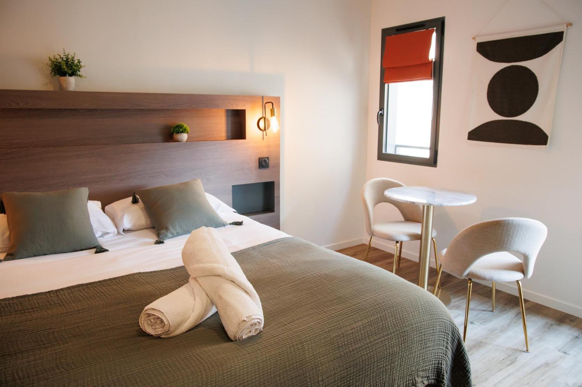 Appart'Hotel Le Corot - Acces Autonome - Saint-Junien Centre Bagian luar foto