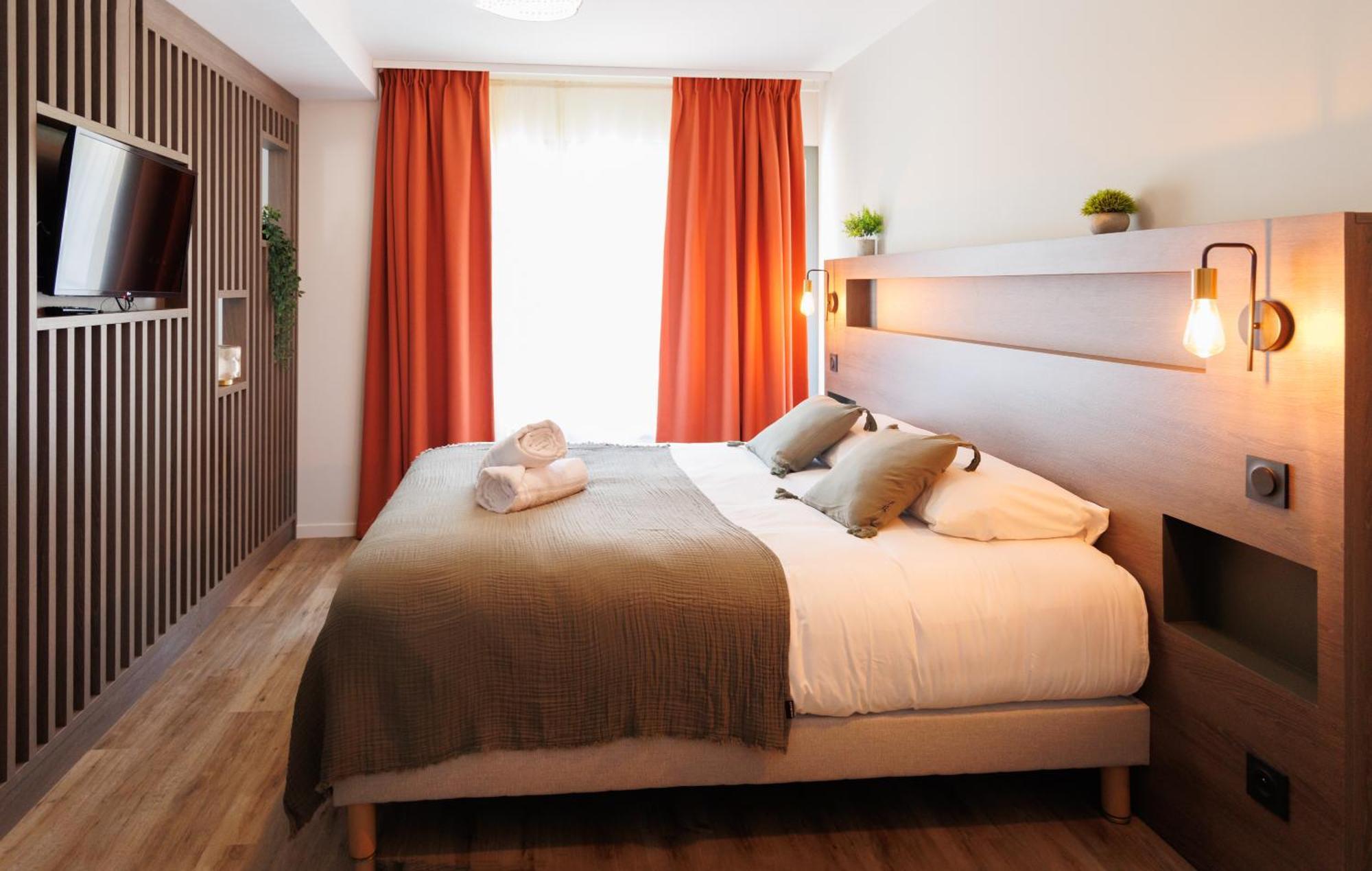 Appart'Hotel Le Corot - Acces Autonome - Saint-Junien Centre Bagian luar foto