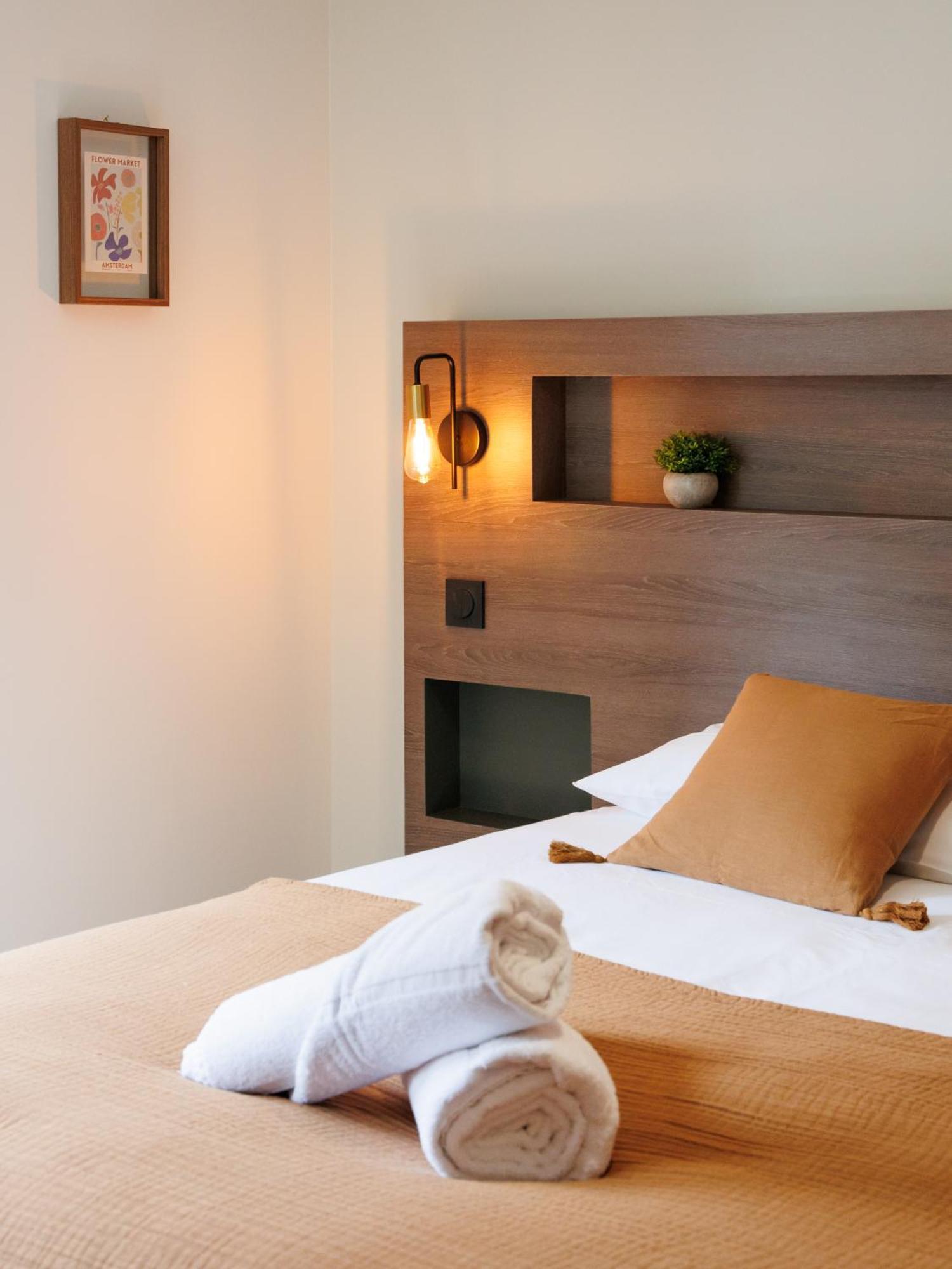 Appart'Hotel Le Corot - Acces Autonome - Saint-Junien Centre Bagian luar foto