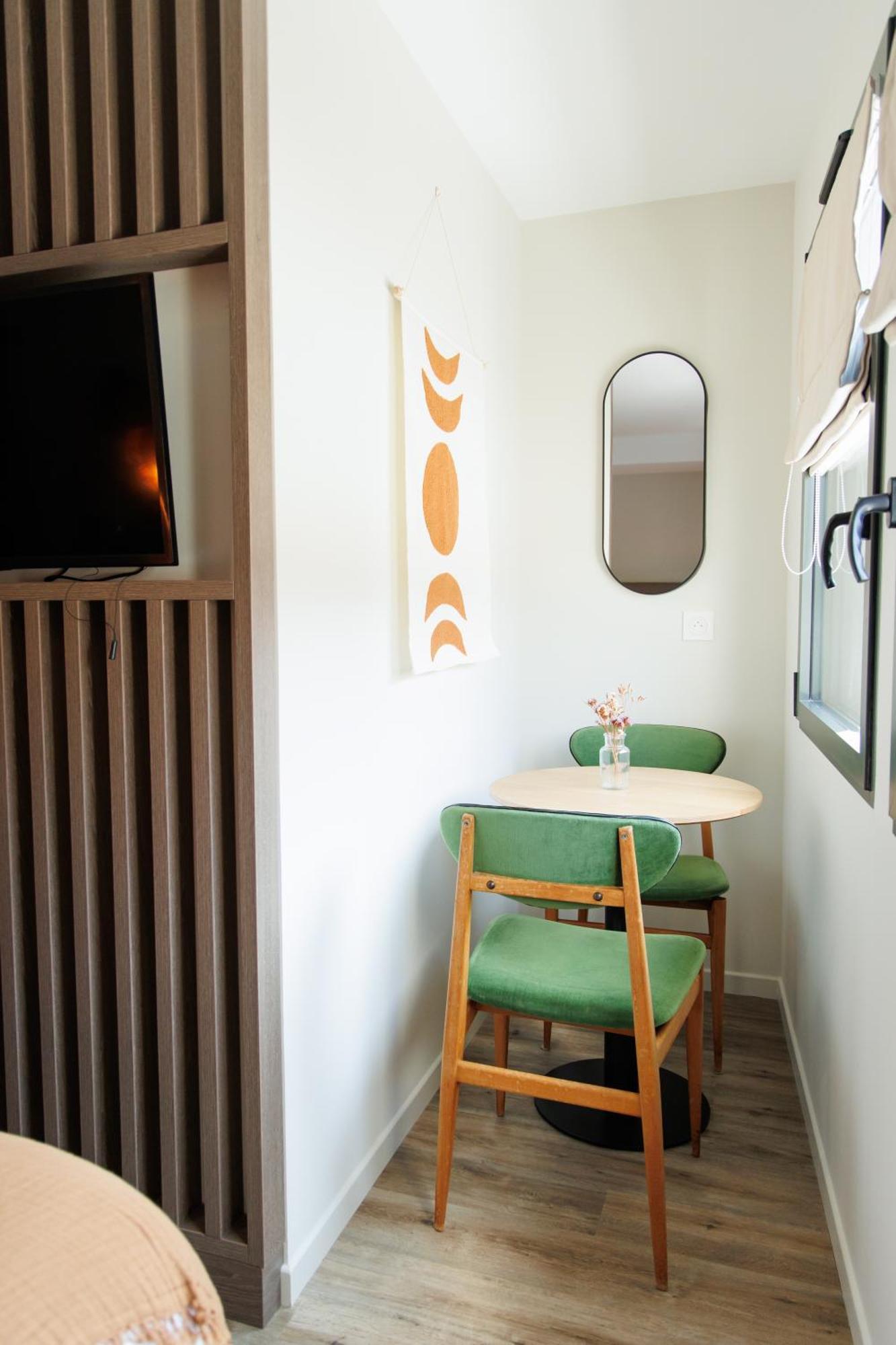 Appart'Hotel Le Corot - Acces Autonome - Saint-Junien Centre Bagian luar foto