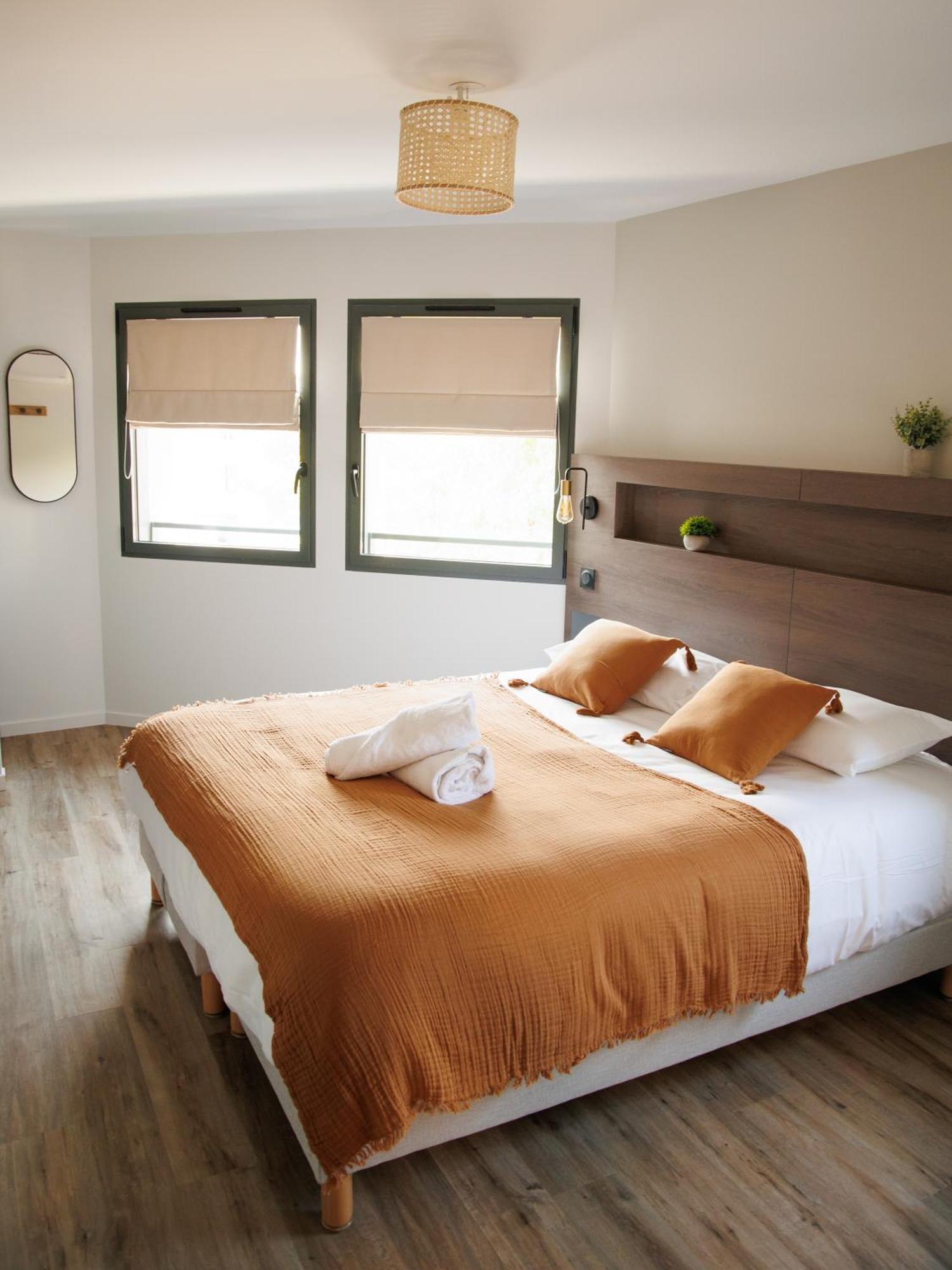 Appart'Hotel Le Corot - Acces Autonome - Saint-Junien Centre Bagian luar foto