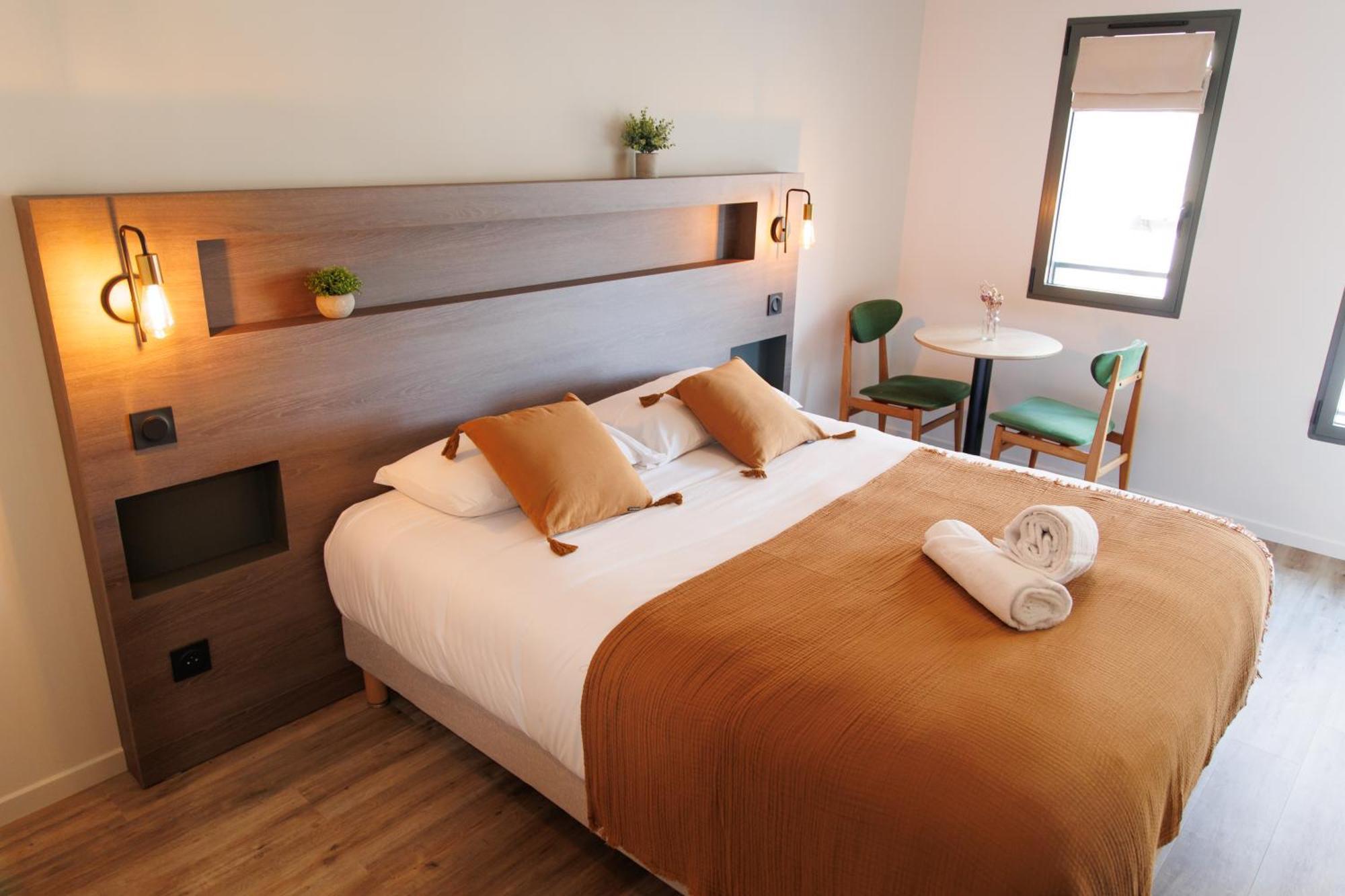 Appart'Hotel Le Corot - Acces Autonome - Saint-Junien Centre Bagian luar foto